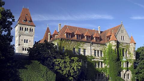 Im Schloss Faber-Castell in Stein bei Nürnberg wurde Ende 1945 für die internationalen Beobachter der Nürnberger Prozesse das Steiner Press Camp eingerichtet.