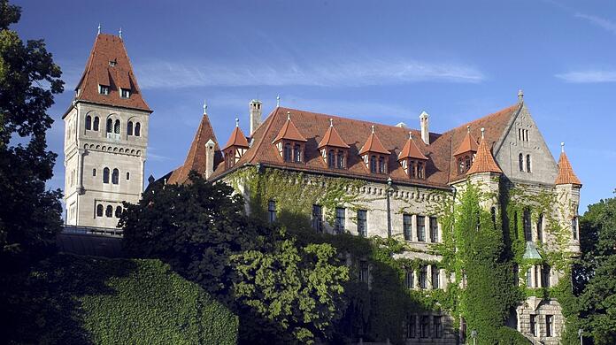 Im Schloss Faber-Castell in Stein bei Nürnberg wurde Ende 1945 für die internationalen Beobachter der Nürnberger Prozesse das Steiner Press Camp eingerichtet.