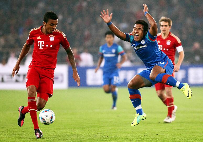 Bayern München hat ein Testspiel gegen die Nationalmannschaft von Indien leicht und locker mit 4:0 (4:0) gewonnen. Gomez, Schweinsteiger und Müller trafen für die Münchner. Die Bilder vom Spiel!