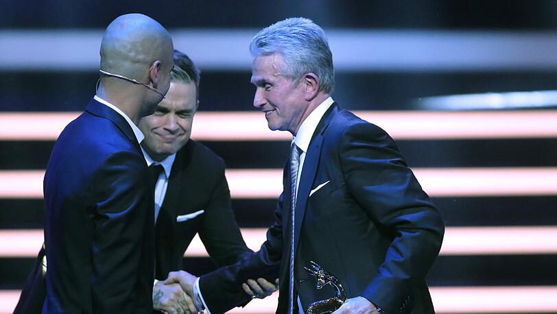 Drei ganz Große bei der Bambi-Verleihung: Pep Guardiola, Robbie Williams und Jupp Heynckes (v.l.). Drei ganz Große bei der Bambi-Verleihung: Pep Guardiola, Robbie Williams und Jupp Heynckes (v.l.).