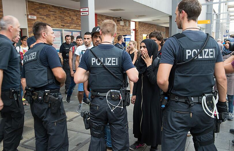 Tausende Flüchtlinge haben am Dienstag mit Zügen aus Ungarn den Münchner Hauptbahnhof erreicht.