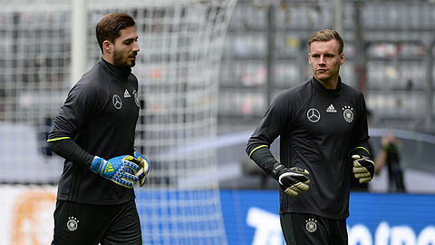 Teilen sich gegen Brasilien den Torwart-Job: Kevin Trapp (links) und Bernd Leno.