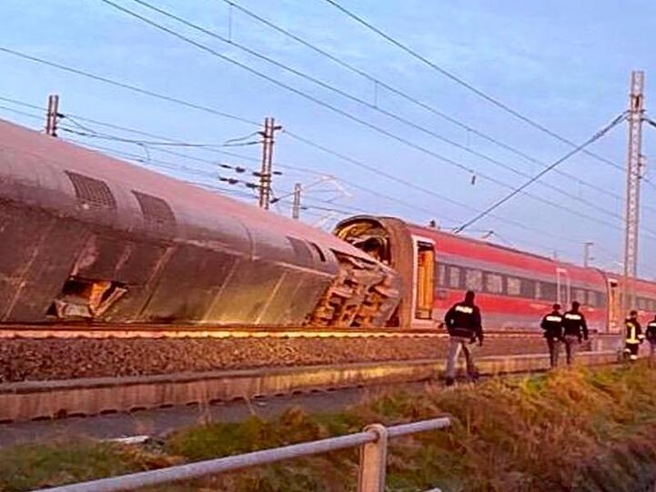 Ein Teil des Schnellzugs Frecciarossa, der in der Nähe von Lodi in Norditalien entgleiste.