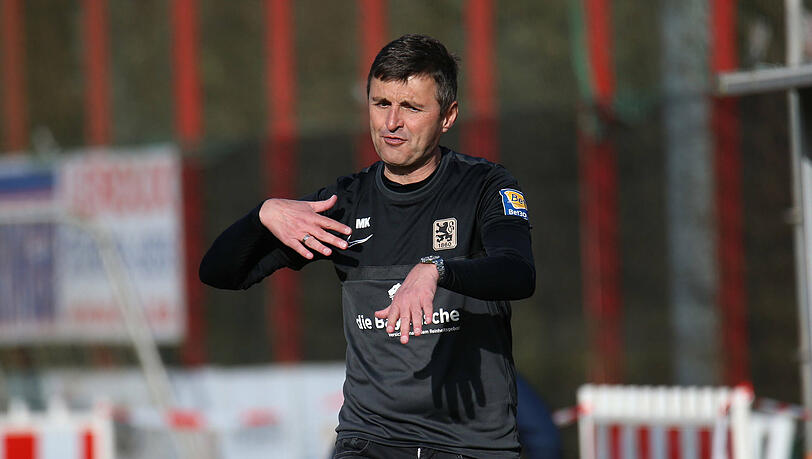 Engagiert an der Seitenlinie: Löwen-Trainer Michael Köllner beim Auswärtsspiel des TSV 1860 in Saarbrücken (1:2).