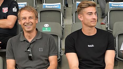 Jonathan Klinsmann (r.) an der Seite seines ber&uuml;hmten Vaters J&uuml;rgen Klinsmann.