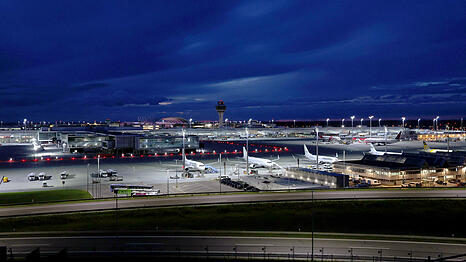 Zeitweise durfte am Sonntag kein Flugzeug am M&uuml;nchner Flughafen abheben. (Archivbild)