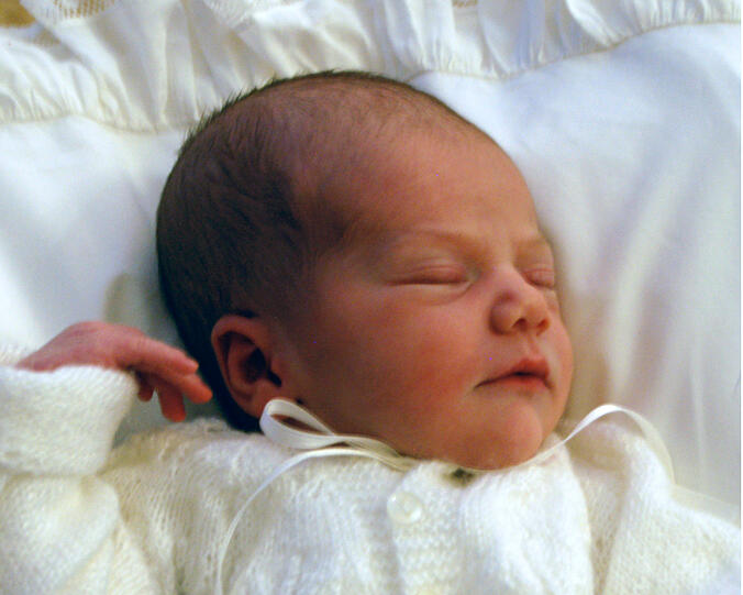 Hallo, kleine Estelle! Ganz Schweden ist verzückt von Victorias Baby. Hier gibt's die ersten richtigen Fotos!