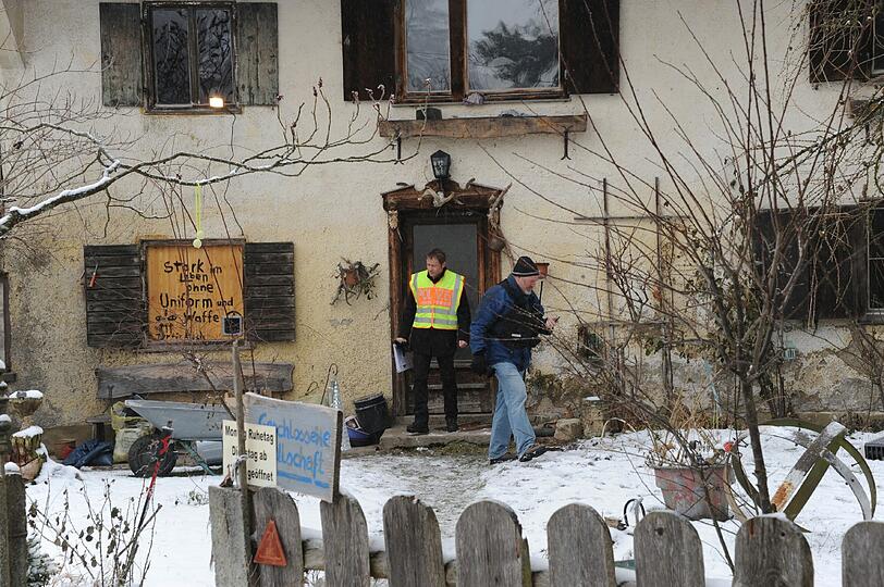 Auf diesem heruntergekommenen Hof in Wessobrunn wurde der 32-Jährige mit einer Armbrust ermordet