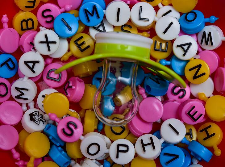 Sophie und Maximilian bleiben statistisch die populärsten Vornamen in Deutschland, in der Praxis können sich Kindergärten aber auf viele Kinder namens Hanna und Louis einstellen.