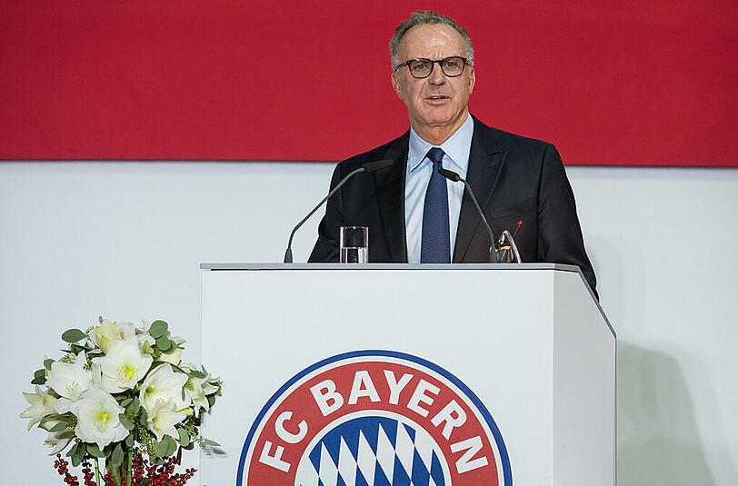 Aber dann durfte ja auch Karl-Heinz Rummenigge ans Rednerpult und hob an zu seiner langen Erfolgsrede.