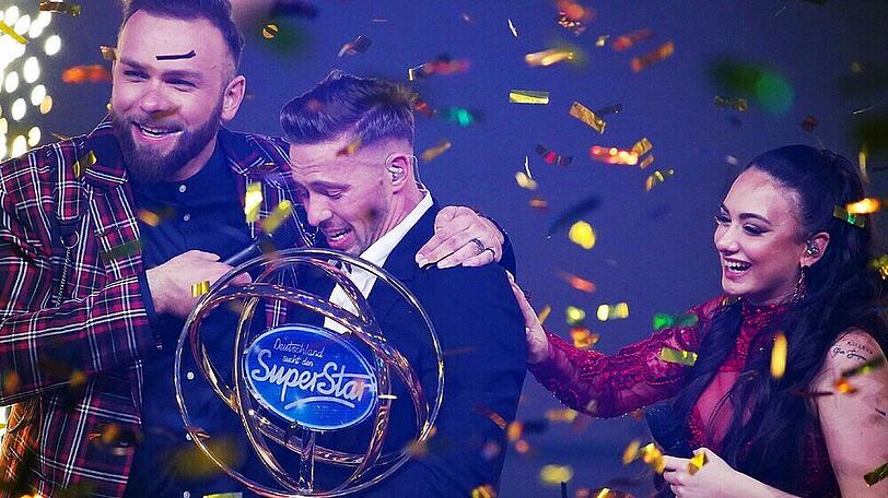 "Superstar 2020" Ramon Roselly mit Joshua Tappe (l.) und Chiara D'Amico.