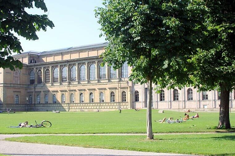 Kunst und Hochkultur: Im Kunstareal gibt es viel zu sehen, wie die Alte Pinakothek.