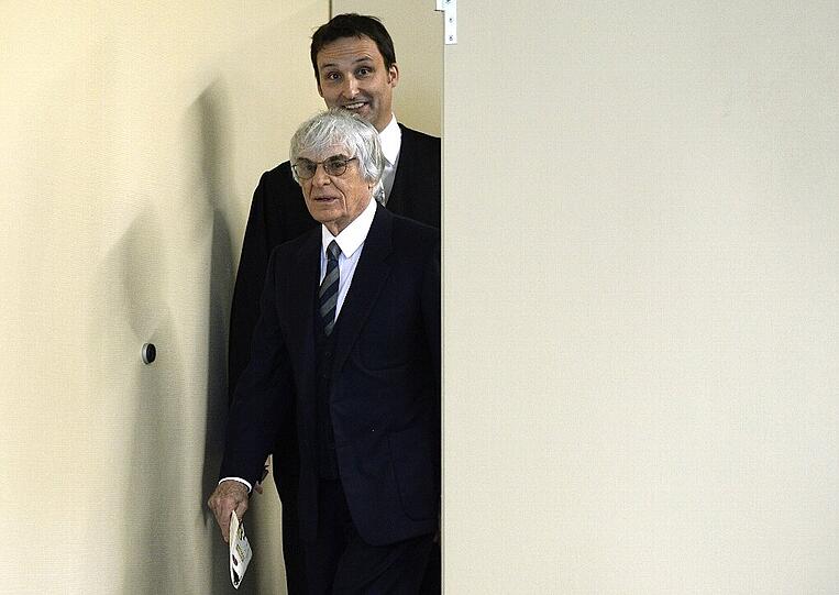 Bernie Ecclestone mit Anwalt Norbert Scharf.