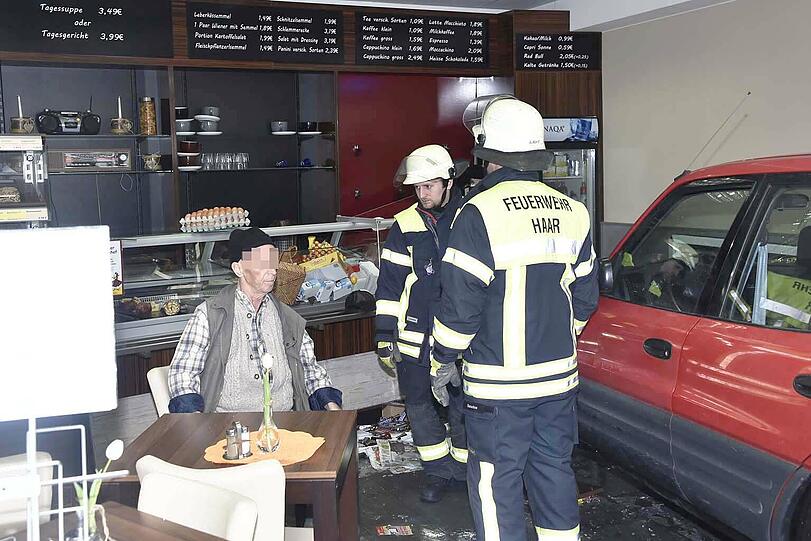Ein 70-Jähriger verwandelte eine Bäckerei in Haar kurzerhand zu einem Drive In.