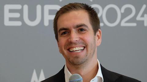 Philipp Lahm rät homosexuellen Fußballern davon ab, sich während ihrer aktiven Zeit zu outen.
