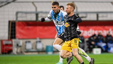 Semi Belkahia hatte gegen Mannheims Dominik Martinovic oft das Nachsehen.