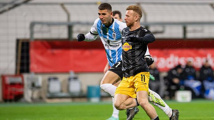Semi Belkahia hatte gegen Mannheims Dominik Martinovic oft das Nachsehen.