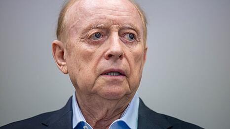 Bleibt trotz Fristablaufs auf freiem Fuß: Alfons Schuhbeck. (Archivbild)