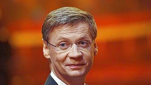 Showmaster Günther Jauch ist Krebs-Mann. Die Sterne räumen ihm gute Chancen ein, 2011 auf sich aufmerksam zu machen – wobei das als TV-Star ja auch nicht weiter schwer ist. Showmaster Günther Jauch ist Krebs-Mann. Die Sterne räumen ihm gute Chancen ein, 2011 auf sich aufmerksam zu machen – wobei das als TV-Star ja auch nicht weiter schwer ist.