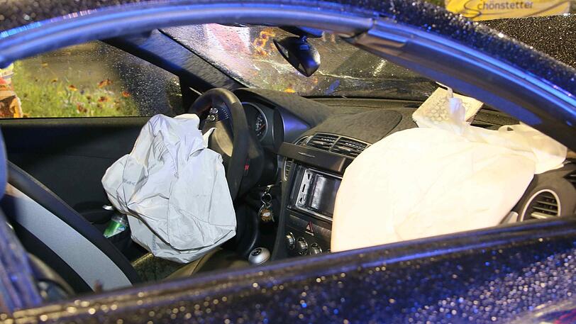 Mühldorf am Inn: Bei einem Verkehrsunfall wurden sechs Personen verletzt.