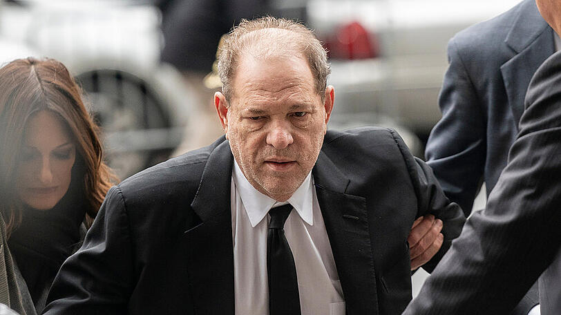 Harvey Weinstein im Januar 2020 auf dem Weg ins Gericht