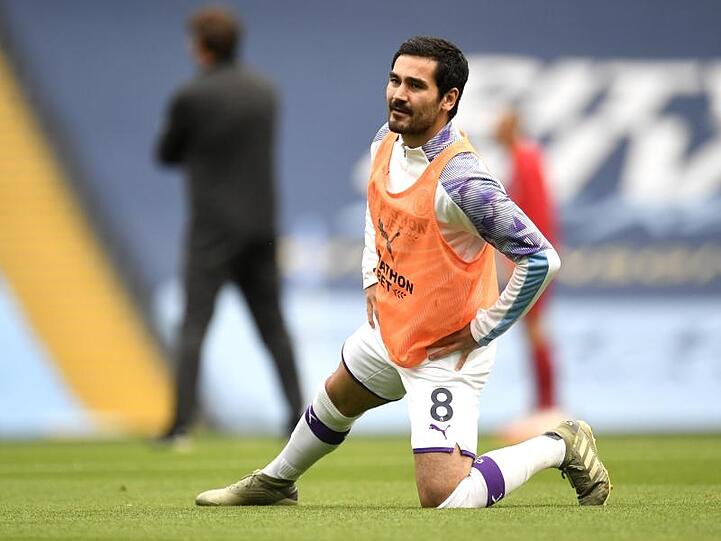 Ilkay Gündogan von Manchester City wärmt sich vor dem Spiel auf. Foto: Peter Powell/Pool EPA/AP/dpa