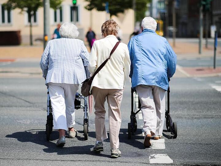 Durch die Rentenerhöhung nimmt der Staat zusätzliche Einkommensteuer ein.