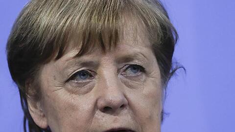 Kanzlerin Angela Merkel hofft darauf, dass Impfungen und Tests einen Anstieg der Neuinfektionen verhindert.