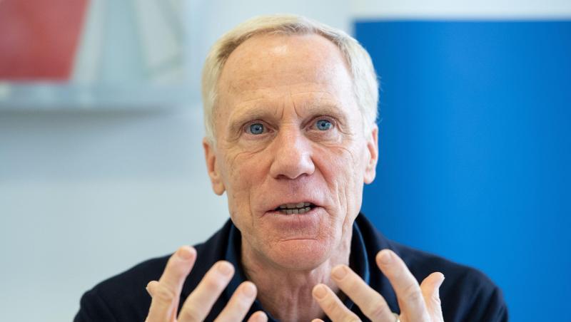 Ingo Froböse, Sportwissenschaftler an der Deutschen Sporthochschule Köln, gibt eine Pressekonferenz.