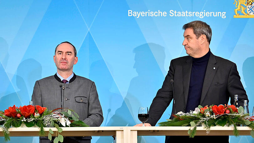Spätestens seit der Flugblatt-Affäre herrscht frostige Stimmung zwischen Hubert Aiwanger (li.) und Markus Söder.