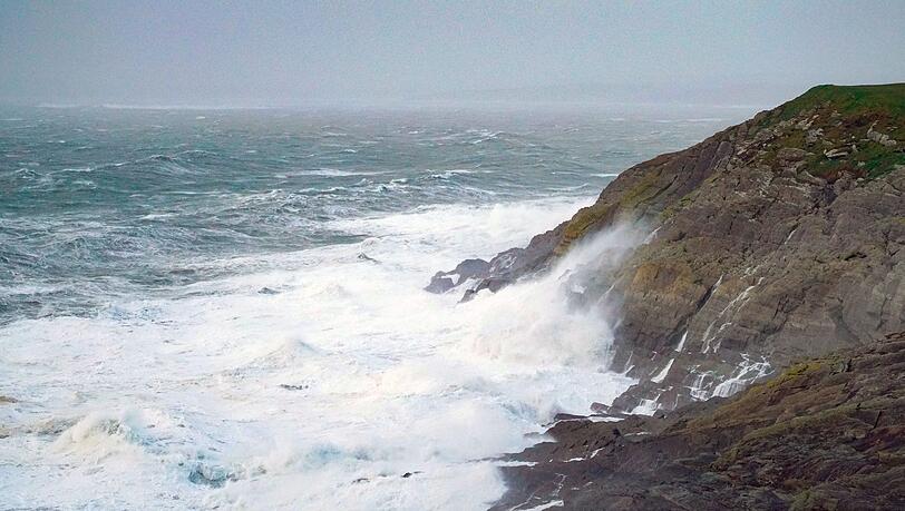 In Irland sorgen starke Sturmböen für Einschränkungen.