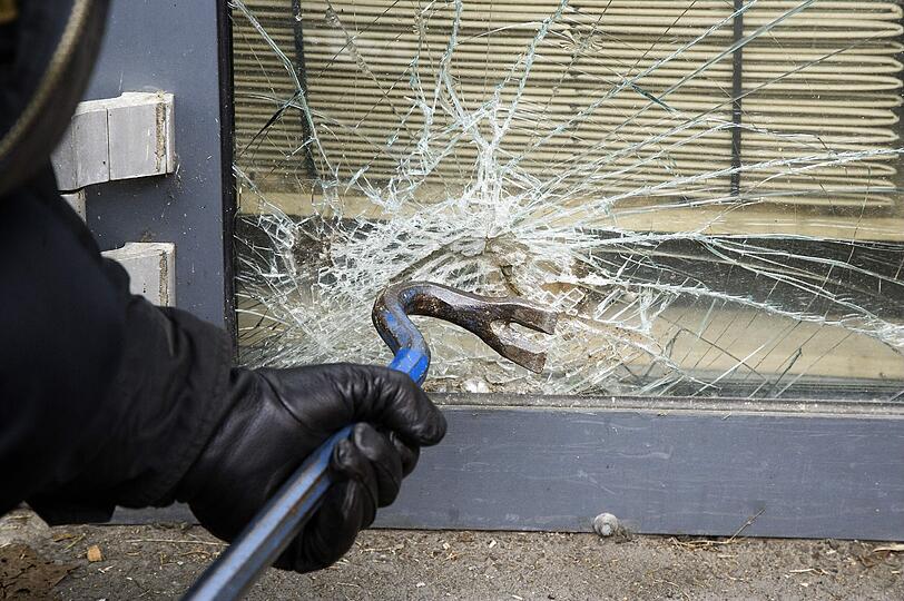 In Milbertshofen wurden zwei Einbrecher auf frischer Tat ertappt.