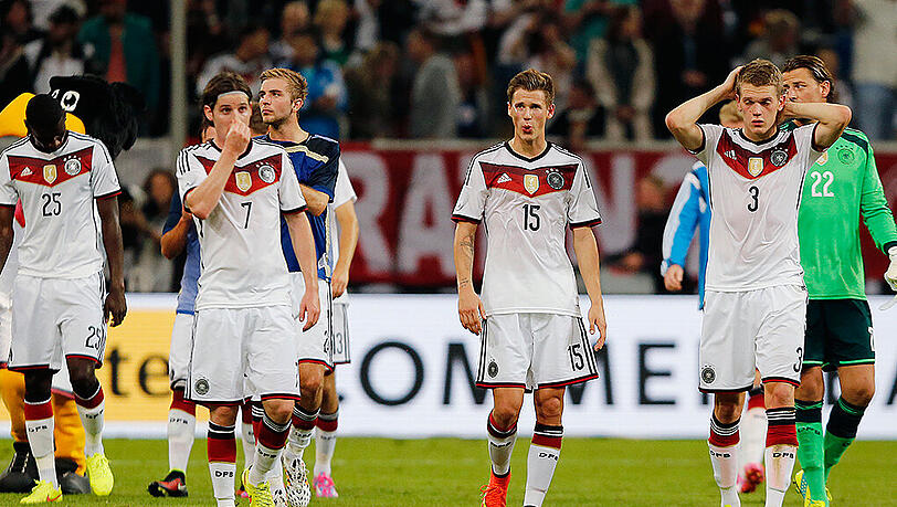 Die Spieler der deutschen Nationalmannschaft nach der Niederlage gegen Argentinien. Die Spieler der deutschen Nationalmannschaft nach der Niederlage gegen Argentinien.
