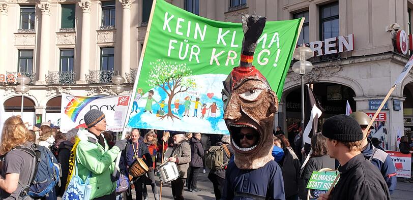 Bilder von der Demo gegen die Sicherheitskonferenz in München.