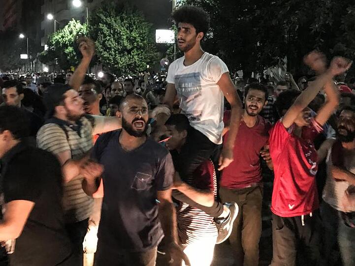 Demonstranten bei einem Protest gegen die Regierung in der Innenstadt von Kairo.