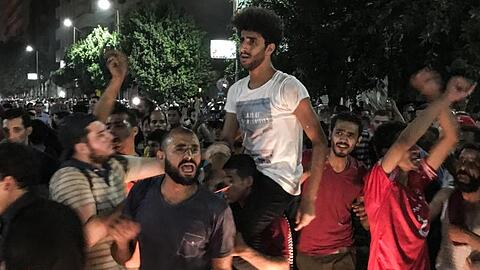Demonstranten bei einem Protest gegen die Regierung in der Innenstadt von Kairo.
