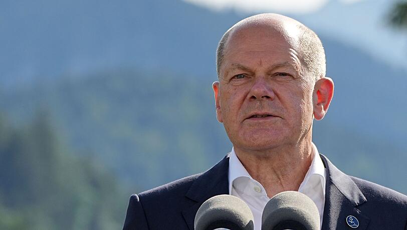 Bundeskanzler Olaf Scholz (SPD) spricht bei einem Pressestatement.