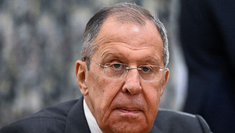 "Wenn man einfach so aufhört, bedeutet das, die Ursachen dieses Konflikts zu vergessen", sagte Außenminister Sergej Lawrow der russischen Nachrichtenagentur Interfax zufolge. (Archivbild) "Wenn man einfach so aufhört, bedeutet das, die Ursachen dieses Konflikts zu vergessen", sagte Außenminister Sergej Lawrow der russischen Nachrichtenagentur Interfax zufolge. (Archivbild)