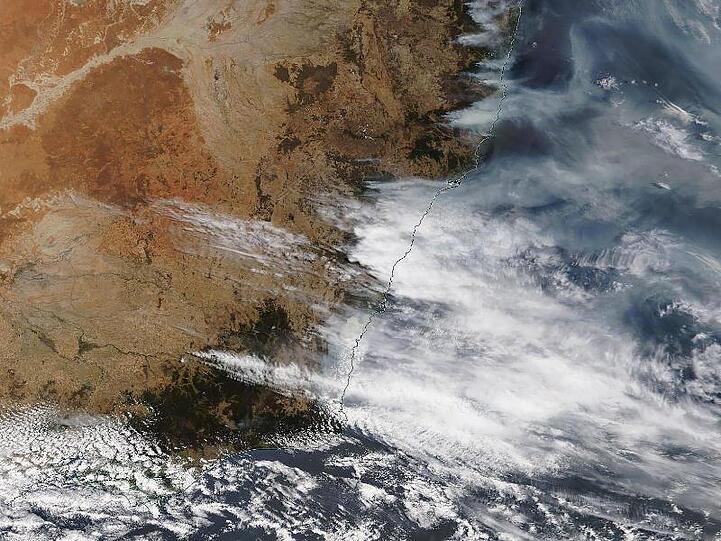 Das von der NASA zur Verfügung gestellte Bild zeigt Rauchschwaden der Buschfeuer in New South Wales.