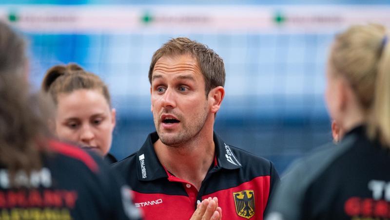 Holte mit den deutschen Nationalspielerinnen einen Überraschungssieg gegen die Türkei: Volleyball-Bundestrainer Felix Koslowski. Holte mit den deutschen Nationalspielerinnen einen Überraschungssieg gegen die Türkei: Volleyball-Bundestrainer Felix Koslowski.
