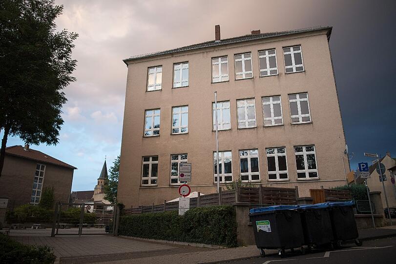 Bei einer Prügelattacke in dieser Gesamtschule in Euskirchen ist ein zwölfjähriger Junge lebensgefährlich verletzt worden. Foto: Marius Becker