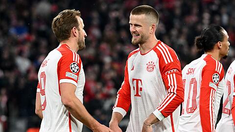 Münchens Harry Kane (l) jubelt nach seinem Tor zum 3:0 mit dem Teamgefährten Eric Dier.