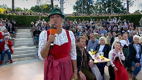 Andrea Kiewel begrüßte die Zuschauer im "Oktoberfest-Fernsehgarten"