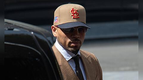 Chris Brown erschien am Freitag vor Gericht in London.