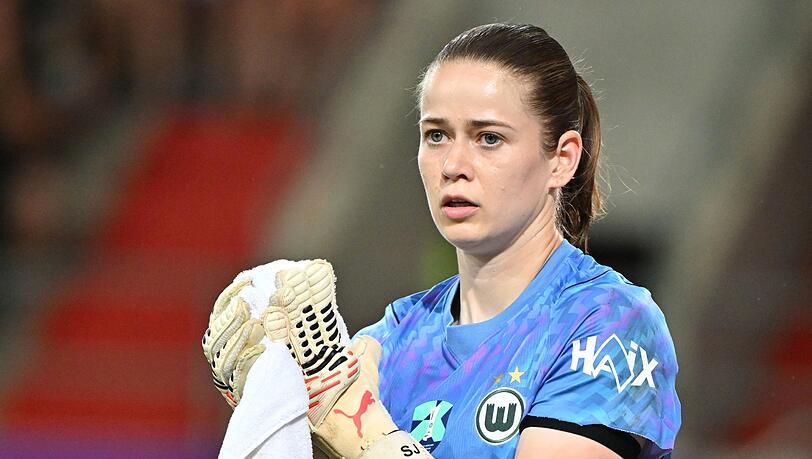 Unfreiwillig im Mittelpunkt: VfL-Torh&uuml;terin Stina Johannes.