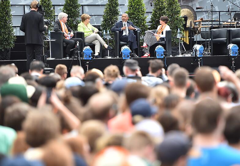 Bei Merkel und Obama: Ausgelassene Stimmung beim Kirchentag in Berlin