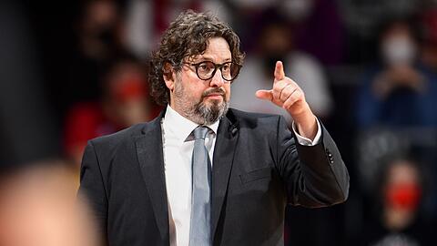 Bayerns Cheftrainer Andrea Trinchieri nimmt sich nach mehreren Niederlagen eine Ruhepause. (Archivbild)