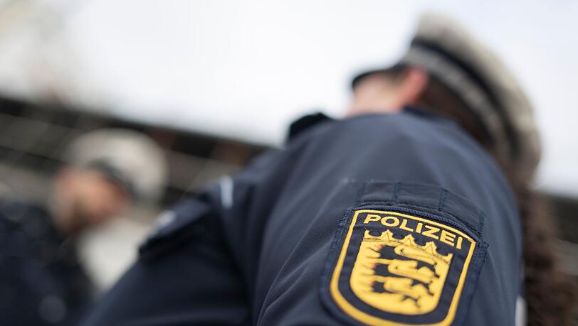 Die Polizei hat im Großraum Reutlingen fünf Tote gefunden. (Symbolbild) Die Polizei hat im Großraum Reutlingen fünf Tote gefunden. (Symbolbild)