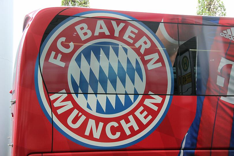 Bilder vom Flughafen München: Der FC Bayern vor dem Abflug in die USA.