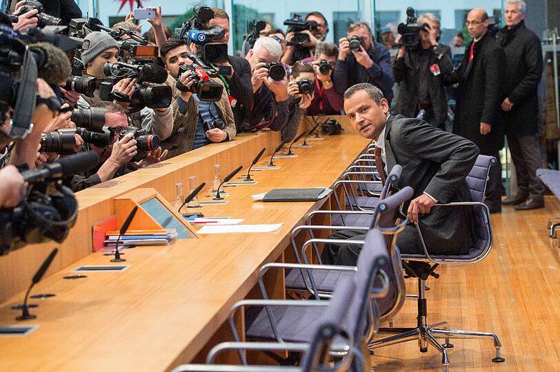 Auf der Bundespressekonferenz äußerte sich Sebastian Edathy am Donnerstag das erste mal zu den Kinderporno-Vorwürfen um seine Person.